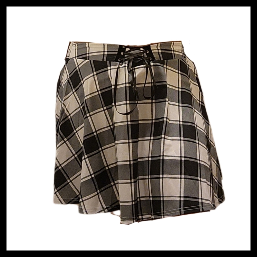 3/$20 - NWOT - Black and White Buffalo Check Skirt